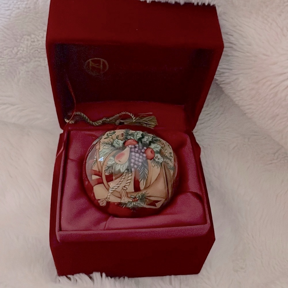 Ne’ Qwa Art Joys of Christmas ornament artist Susan Winget New in original box